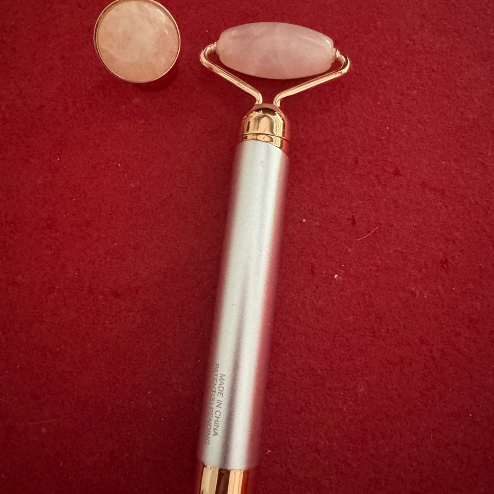 Facial roller